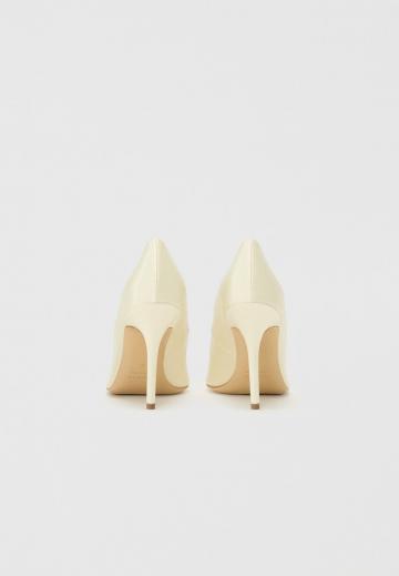 Туфли на высоком каблуке