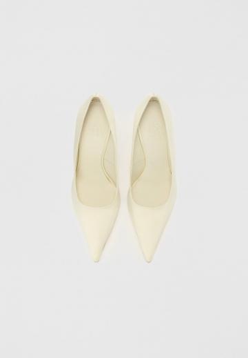 Туфли на высоком каблуке