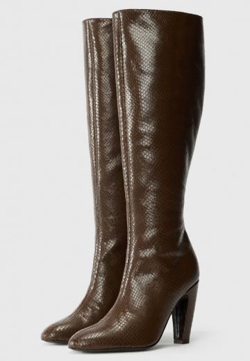 Высокие сапоги