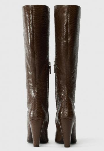 Высокие сапоги