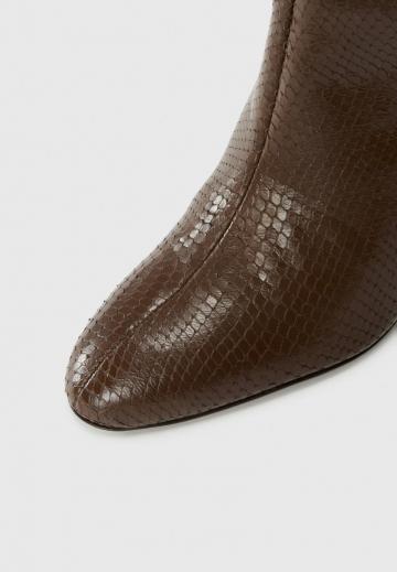 Высокие сапоги