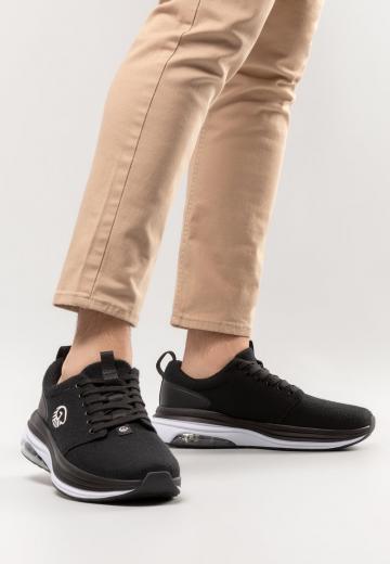 Походные кроссовки