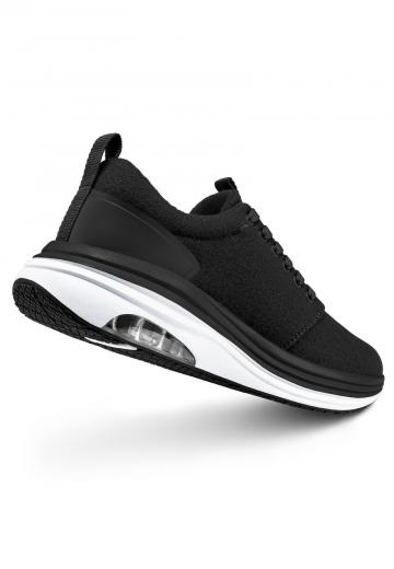 Походные кроссовки