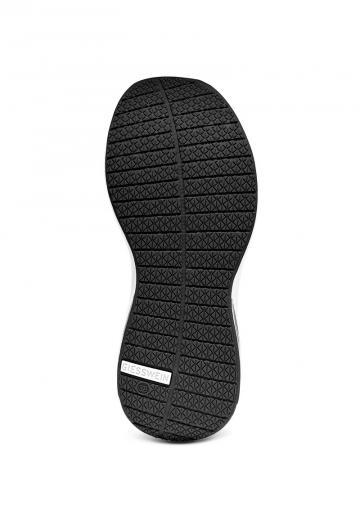 Походные кроссовки