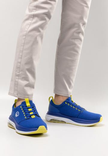 Походные кроссовки