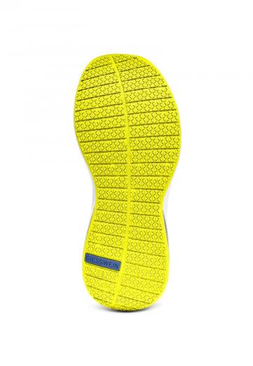 Походные кроссовки