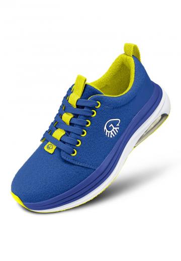 Походные кроссовки