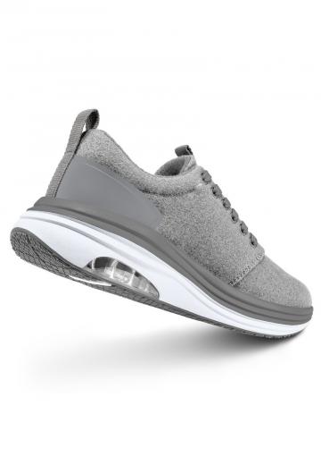 Походные кроссовки