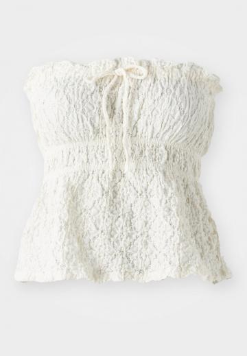 Топ без бретелек