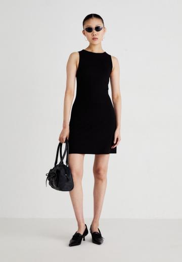 Короткое платье