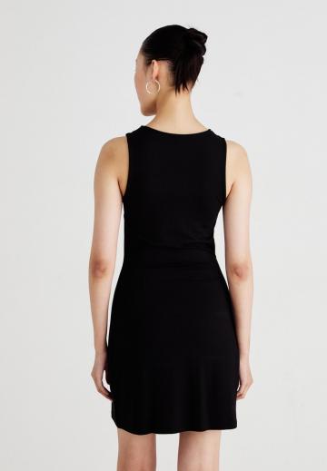 Короткое платье