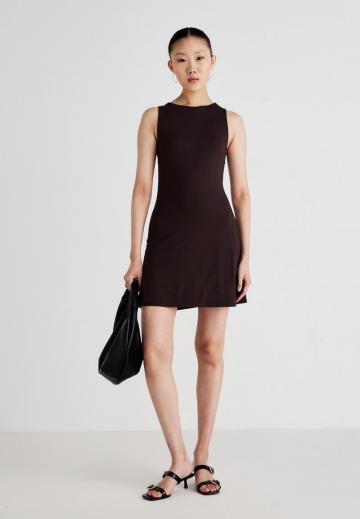 Короткое платье