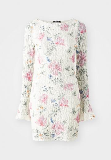 Платье футляр