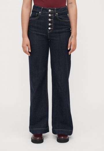 Клешеные джинсы
