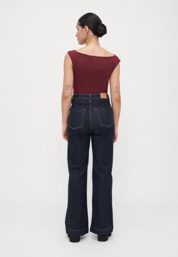 Клешеные джинсы