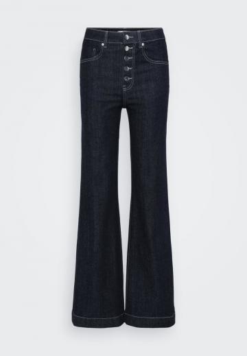 Клешеные джинсы