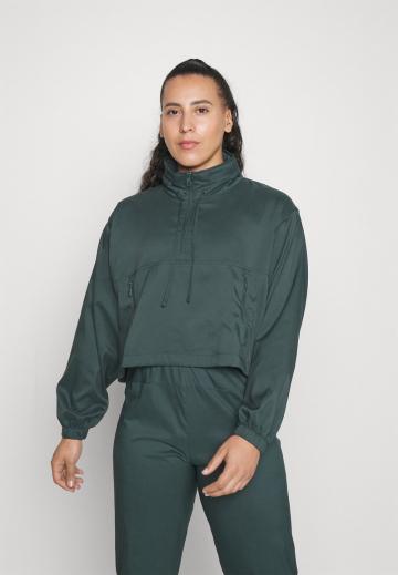 Короткая куртка