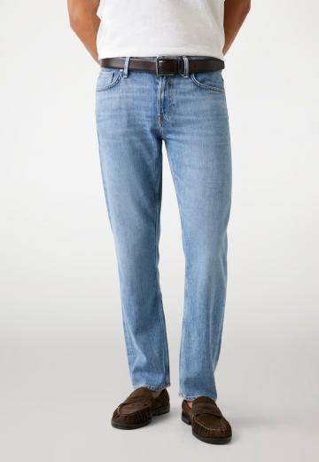 Прямые джинсы