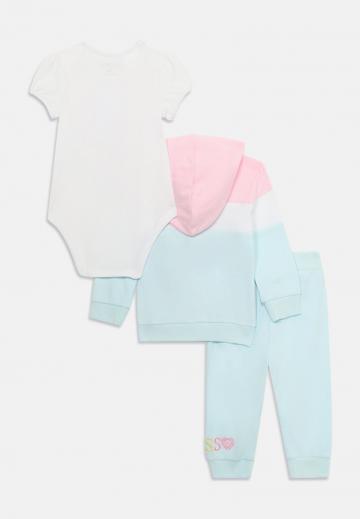 Набор одежды