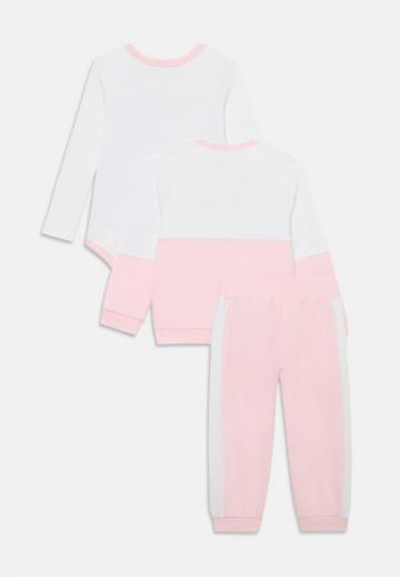 Набор одежды