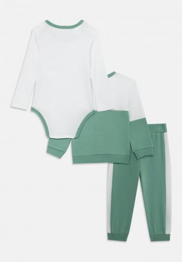 Набор одежды