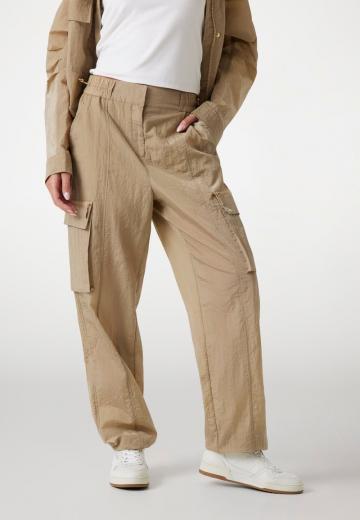 Брюки с накладными карманами