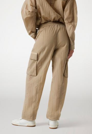 Брюки с накладными карманами