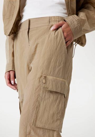 Брюки с накладными карманами