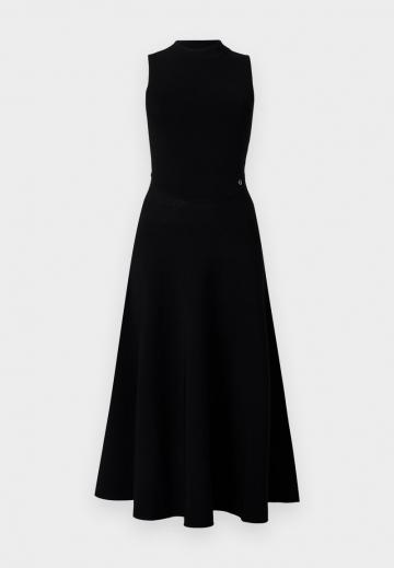 Вязаное платье