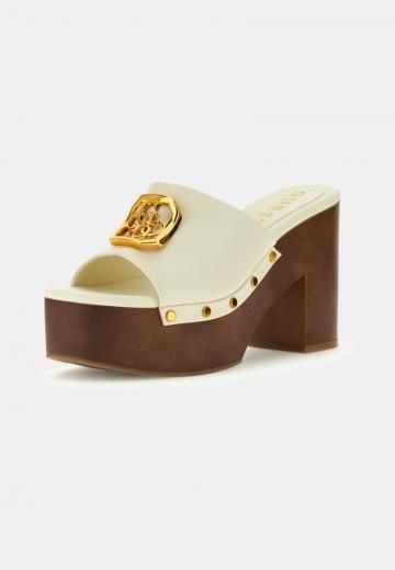 Босоножки на каблуке