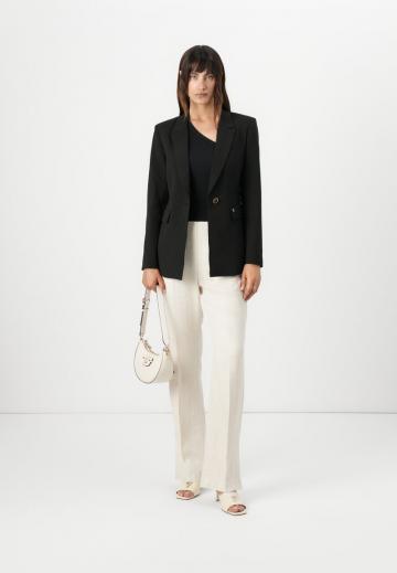 Блейзер с накладными карманами