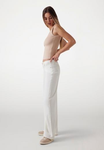 Прямые джинсы