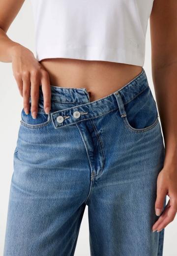 Клешеные джинсы