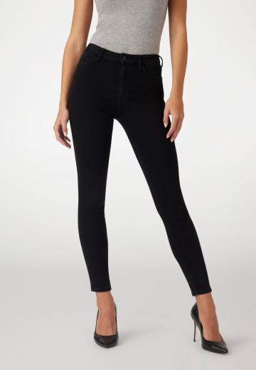 Узкие джинсы
