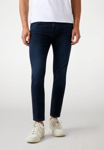 Узкие джинсы