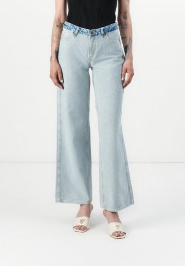 Прямые джинсы