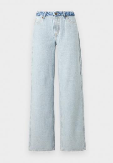 Прямые джинсы