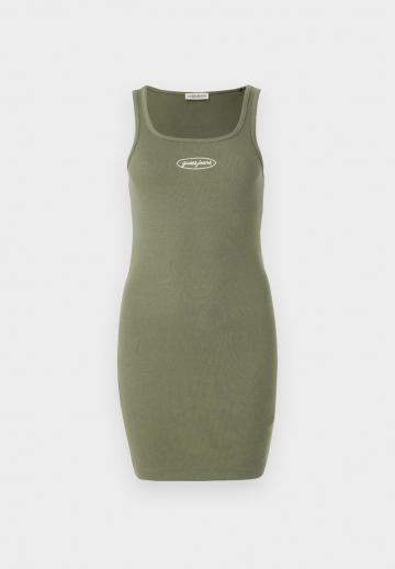 Платье футляр