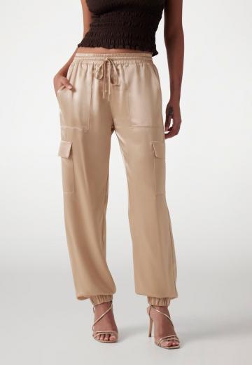 Брюки с накладными карманами
