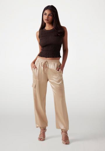 Брюки с накладными карманами