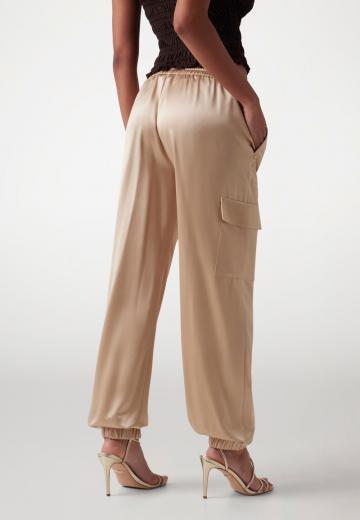 Брюки с накладными карманами