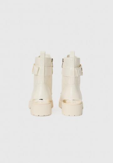 Ботинки на шнуровке