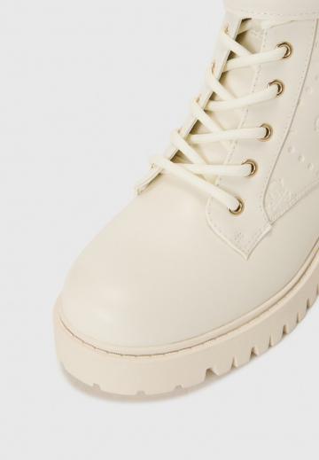 Ботинки на шнуровке