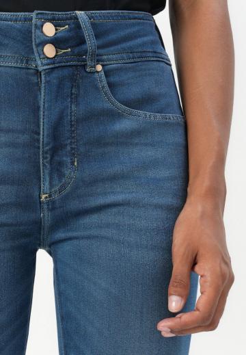 Узкие джинсы