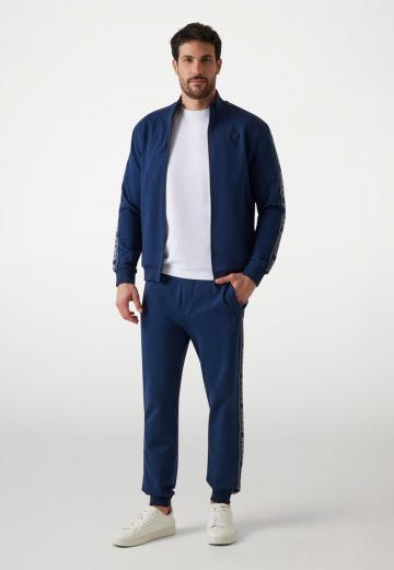 Спортивная кофта