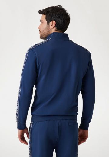 Спортивная кофта