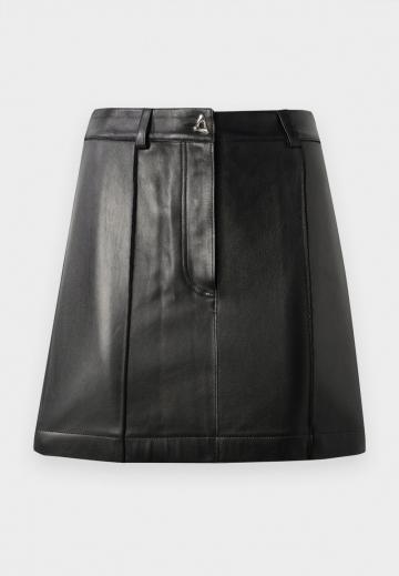 Юбка с накладными карманами