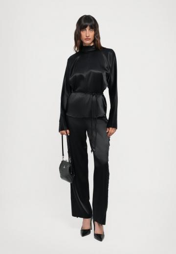 Атласная блузка