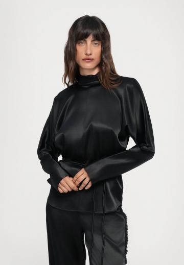 Атласная блузка