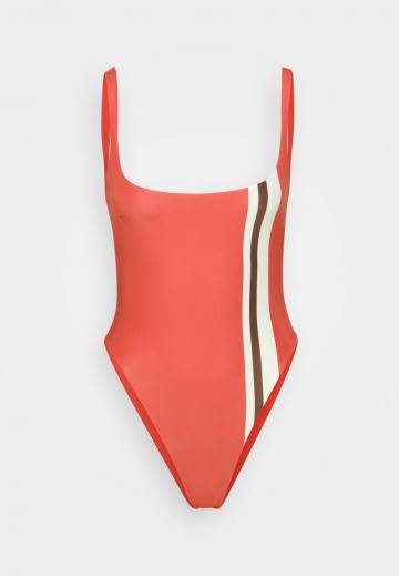 Слитный купальник